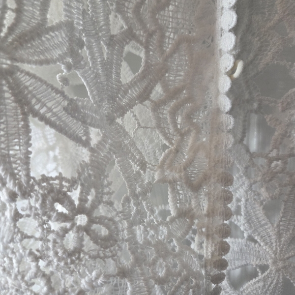 White‎ Lace Cropped Cardigan - Picture 3 of 5